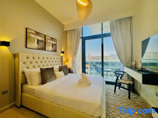 Modern Chic Studio in Azizi Riviera