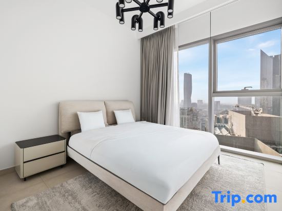 Luxury 2BR Walk-In Closet + Full Burj Khalifa View