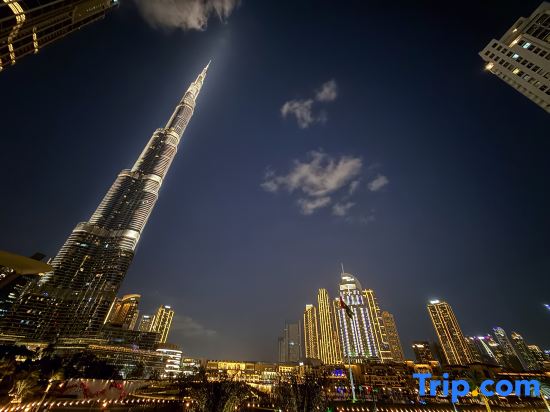 Sky-High Burj Khalifa and Fountain Views