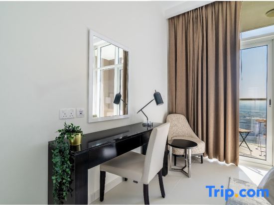 Exquisite 1-Bedroom With City Views!
