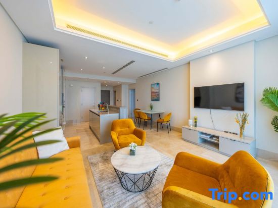 Spacious beachfront 2 bedroom apartment - The 8