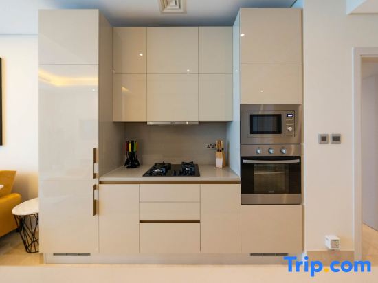 Spacious beachfront 2 bedroom apartment - The 8