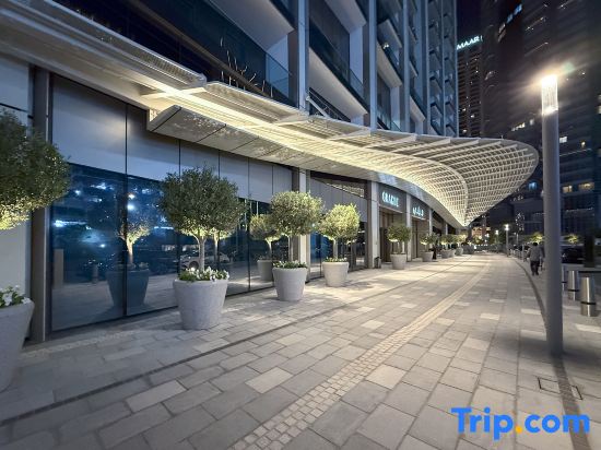 Sky-High Burj Khalifa and Fountain Views