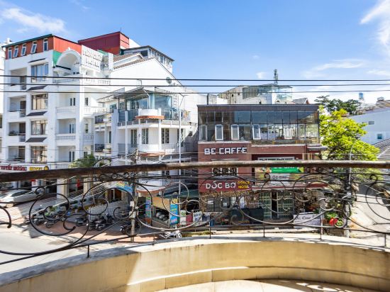 Hung Phong Hotel - Tap to explore photos