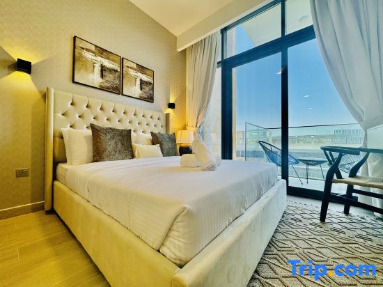 Modern Chic Studio in Azizi Riviera