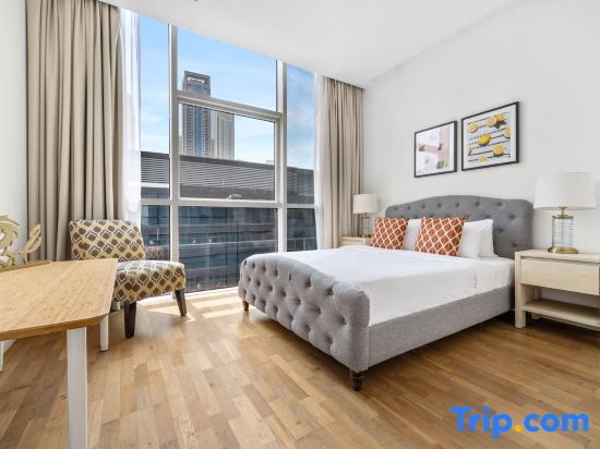 Stylish 2BR + M | Pool with Burj Khalifa Views