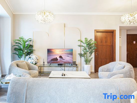 Magnificent | 2 BR | Skyline View