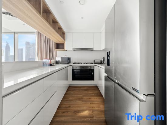 Luxury 2BR Walk-In Closet + Full Burj Khalifa View