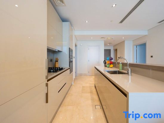 Spacious beachfront 2 bedroom apartment - The 8