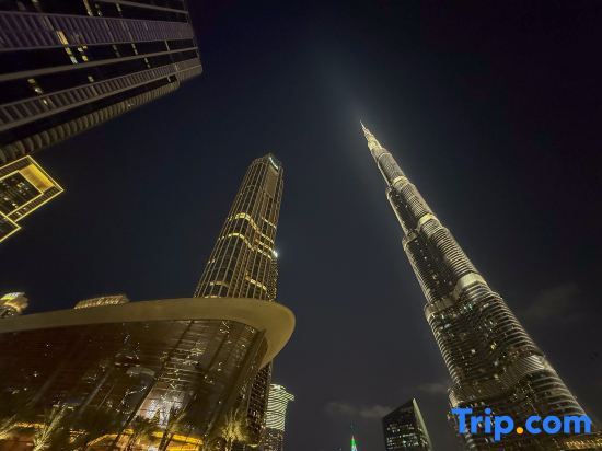 Sky-High Burj Khalifa and Fountain Views