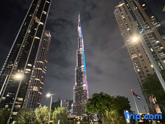 Sky-High Burj Khalifa and Fountain Views