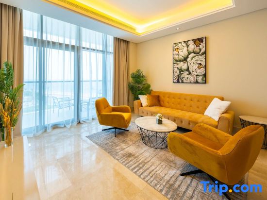 Spacious beachfront 2 bedroom apartment - The 8