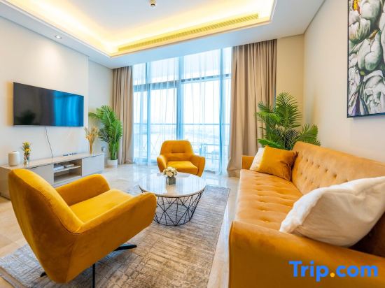 Spacious beachfront 2 bedroom apartment - The 8