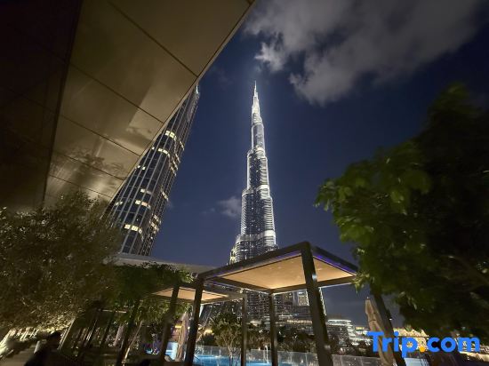 Sky-High Burj Khalifa and Fountain Views