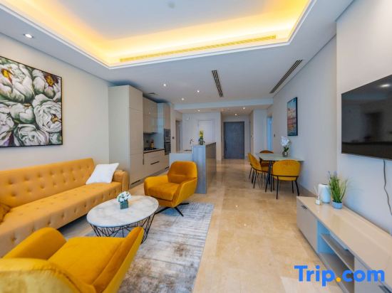Spacious beachfront 2 bedroom apartment - The 8