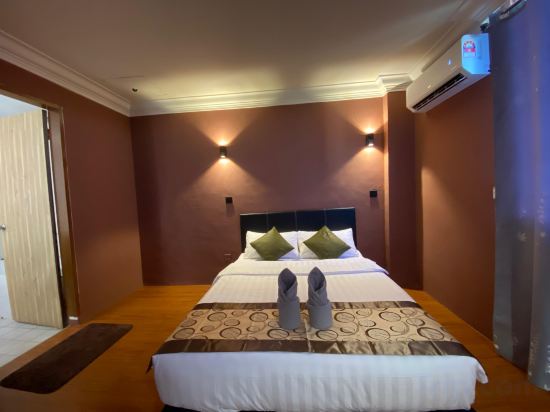 GOLDEN PALMS HOTEL Room Type - Queen Room