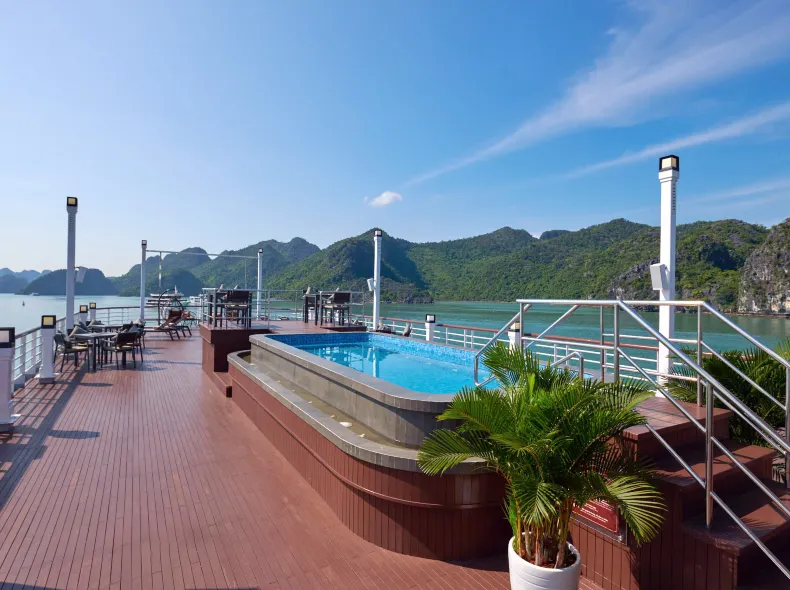 Paradise Legacy Cruise HaLong