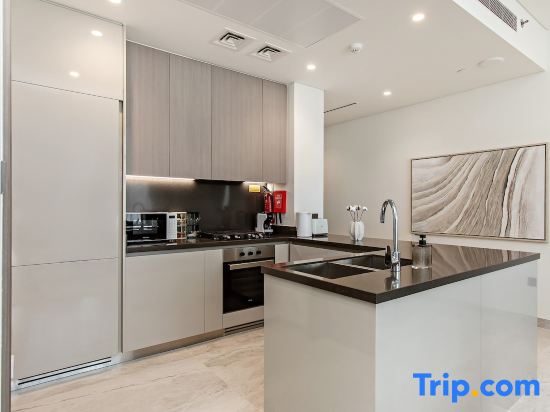 High-Rise 1Br Apartment with Burj Khalifa View
