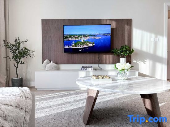 Luxury 1BR Suite with Direct Burj Al Arab View
