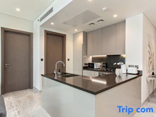 High-Rise 1Br Apartment with Burj Khalifa View