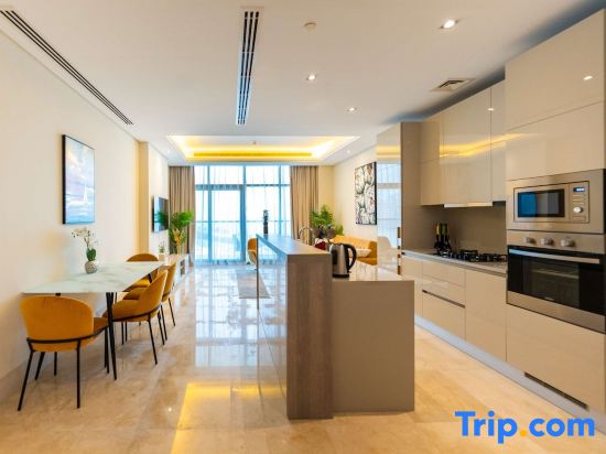 Spacious beachfront 2 bedroom apartment - The 8