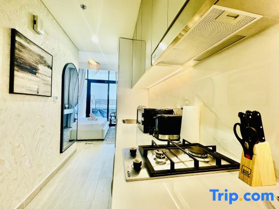 Modern Chic Studio in Azizi Riviera