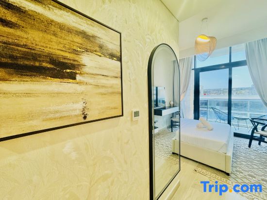 Modern Chic Studio in Azizi Riviera