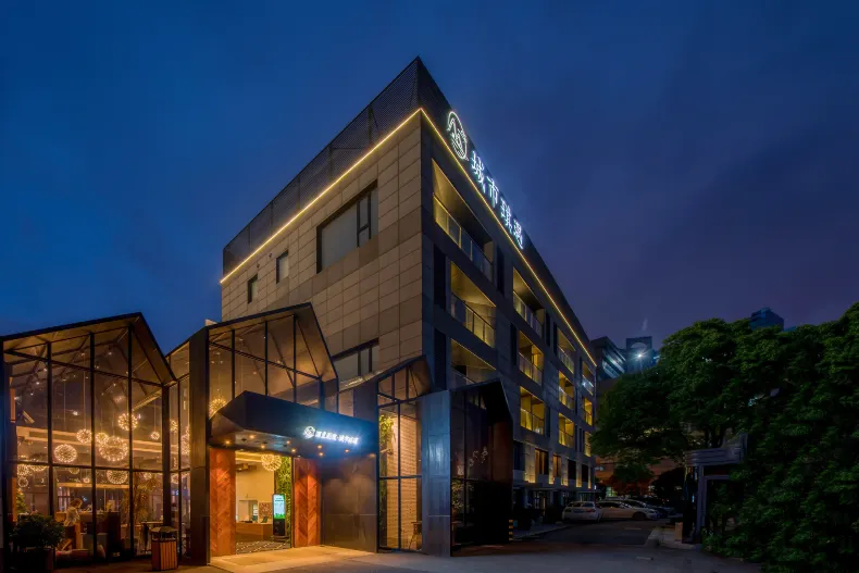 Rezen Retreat City Qiyu