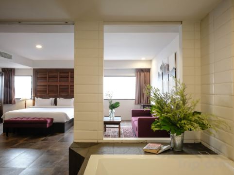 Nanda Heritage Hotel Room Type - Suite with Bathtub