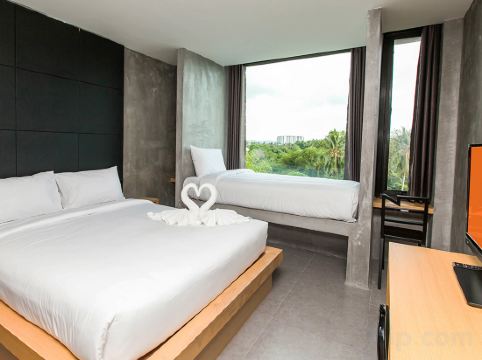 B2 Phuket Boutique & Budget Hotel Room Type - Deluxe Triple Room