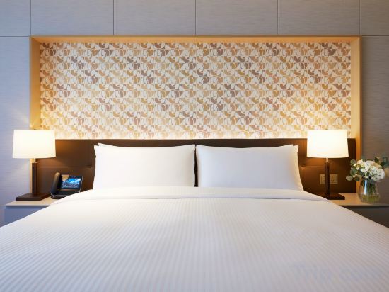 Landing Jeju Shinhwa World Hotels & Resorts - Tap to explore photos