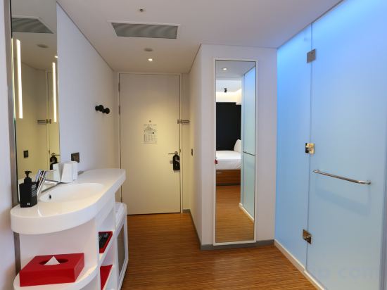 citizenM Taipei North Gate - Tap to explore photos