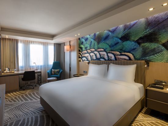 DoubleTree by Hilton Hotel Istanbul - Sirkeci - Tap to explore photos