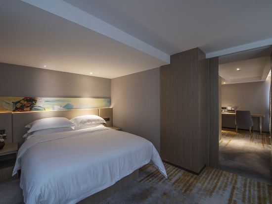 Wassim R Hotel