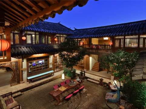 Blossom Hill Old Town of Lijiang Yinchan