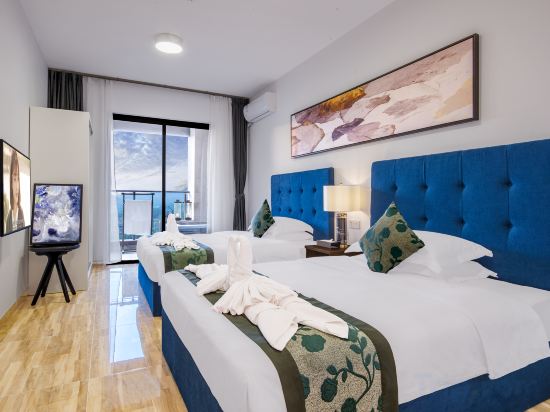 Golden Leaf Mid-hill Spa Apartment