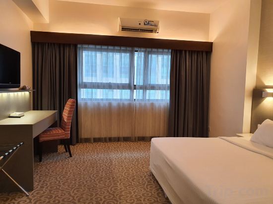 Crown Regency Serviced Suites Room Type - Regent One Bedroom Suite
