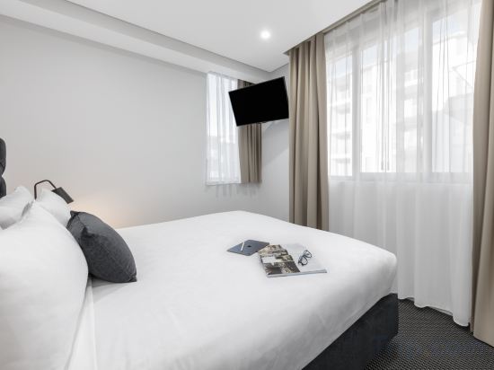 Meriton Suites North Ryde - Tap to explore photos