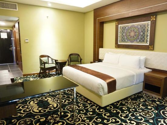Mudzaffar Hotel Melaka - Tap to explore photos