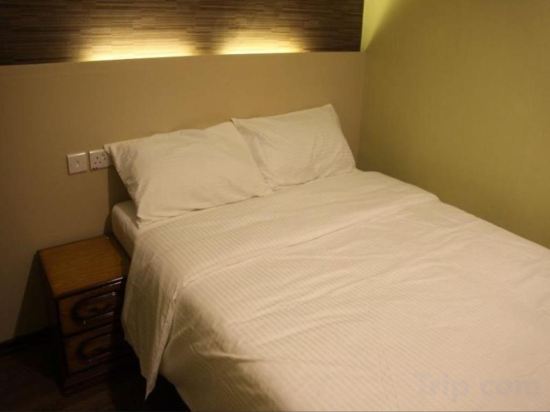 D'Pinetrees Hotel Room Type - Standard Double Room