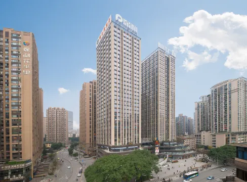 Vienna Hotel (Chongqing Yangjiaping Pedestrian Street Light Rail Station)