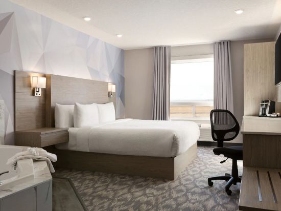 Days Inn by Wyndham Calgary North Balzac Room Type - King Room - Non-Smoking