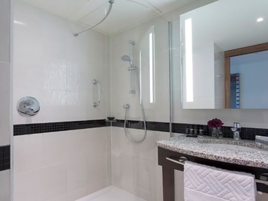 Hampton by Hilton Warsaw City Centre Room Type - Twin Room with City View - High Floor