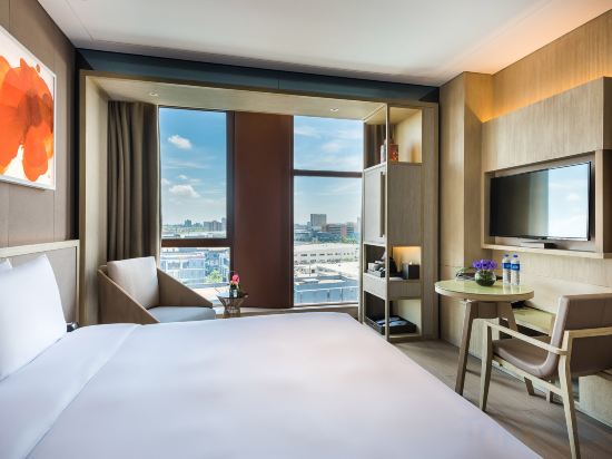 Novotel Shanghai Clover Room Type - Deluxe King Room