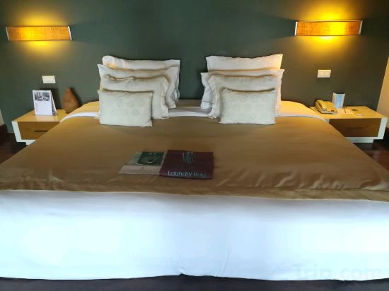 The Sea Koh Samui Resort & Residences by Tolani Room Type - One Bedroom Deluxe Suite with free mini-bar The Sea Koh Samui Resort & Residences by Tolani Room Type - One Bedroom Deluxe Suite with free mini-bar