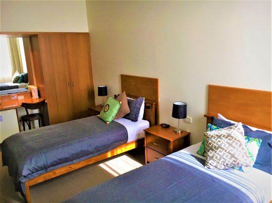 Plough Hotel Room Type - Deluxe Twin Room
