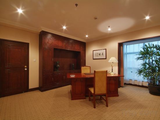 Jin Jiang Pine City Hotel - Tap to explore photos