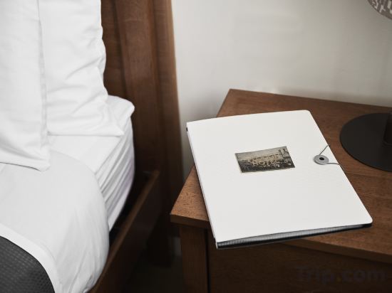 Plough Hotel Room Type - Deluxe Double Room