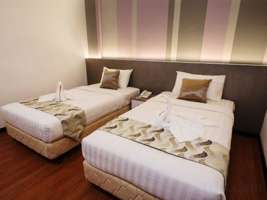 Yan Hotel Room Type - Deluxe Twin with Window