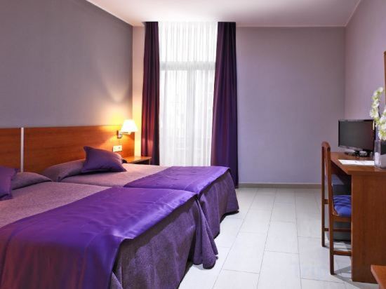 Hotel Catalunya Room Type - Quadruple Room